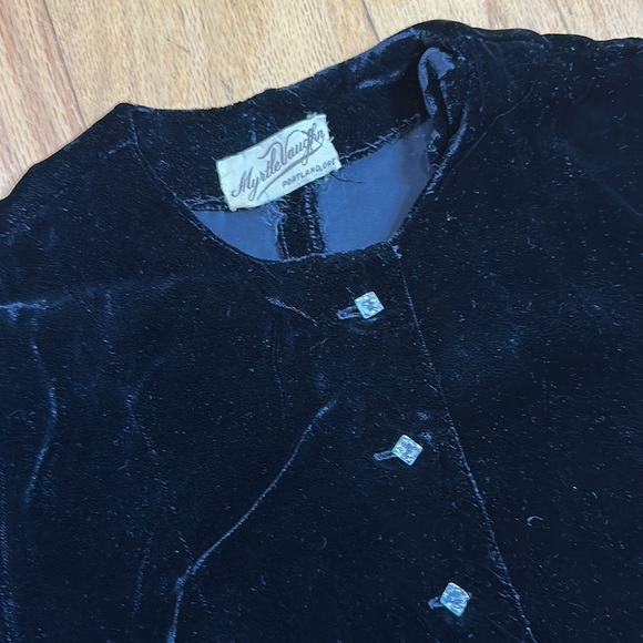 Vintage Peplum Jacket in Black Velvet - Picture 2 of 9